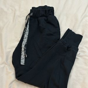 GYMSHARK BLACK JOGGERS